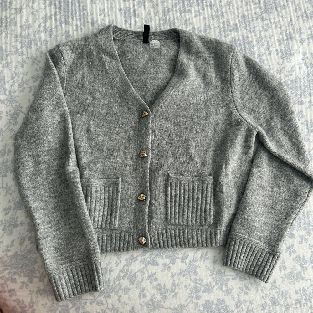 H&M GRAY CARDIGAN WITH PRETTY GOLD BUTTONS SIZE MEDIUM